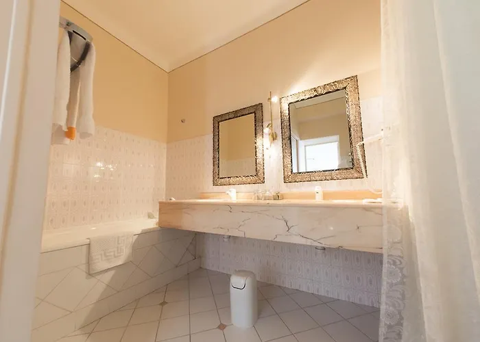 Le Grand Paris Hotel