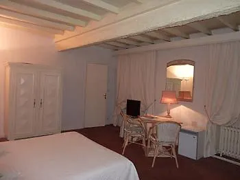 Le Grand Paris Hotel